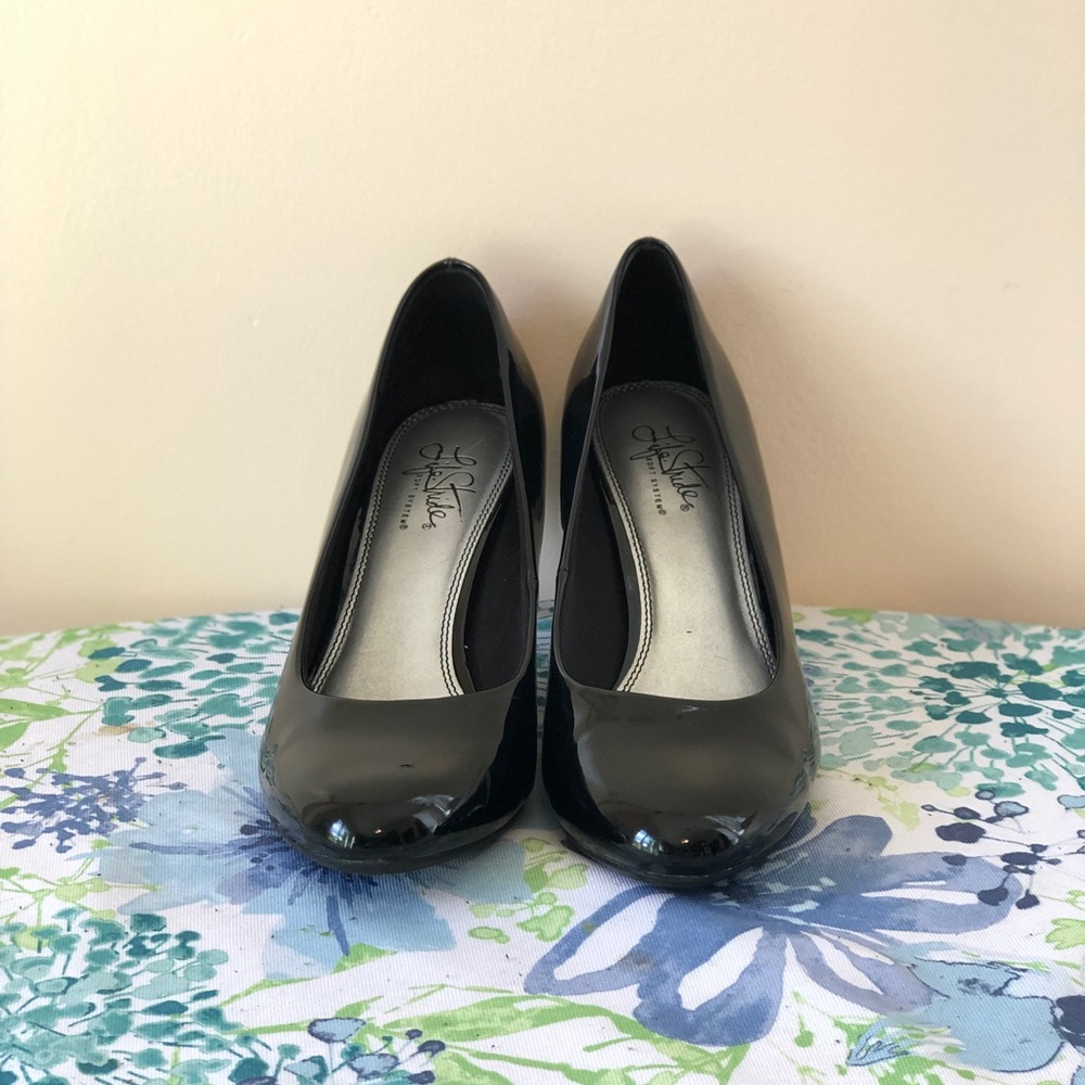 Life Stride Black Pumps